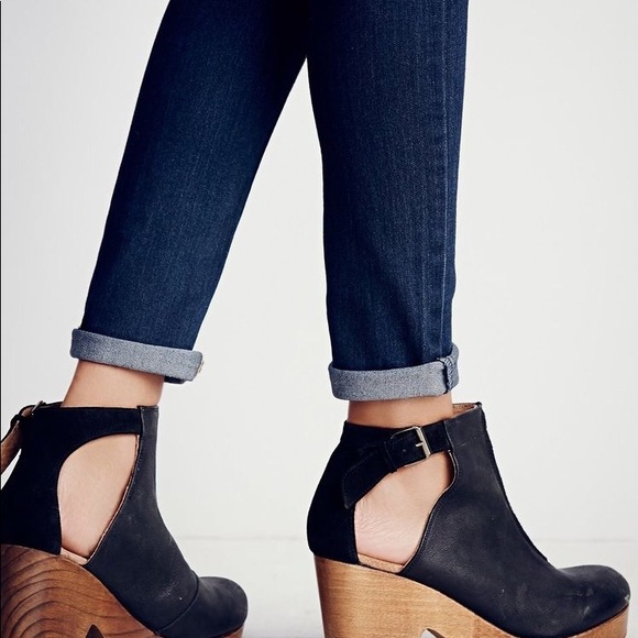 Free People Shoes - Free People size 40 black amber orchard clogs